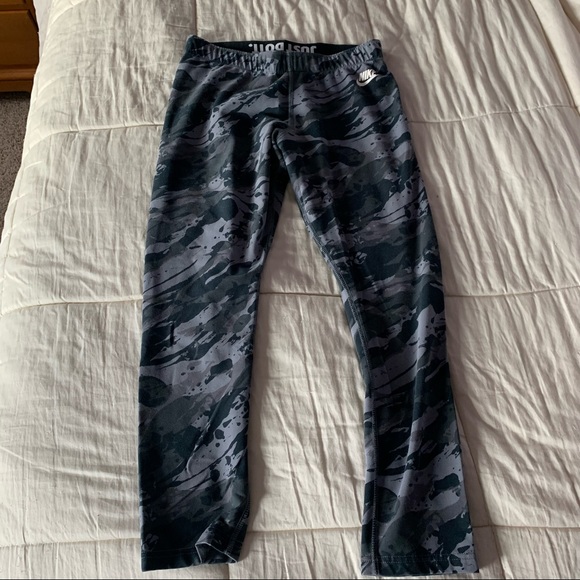 Nike camo cropped leggings - Picture 2 of 3